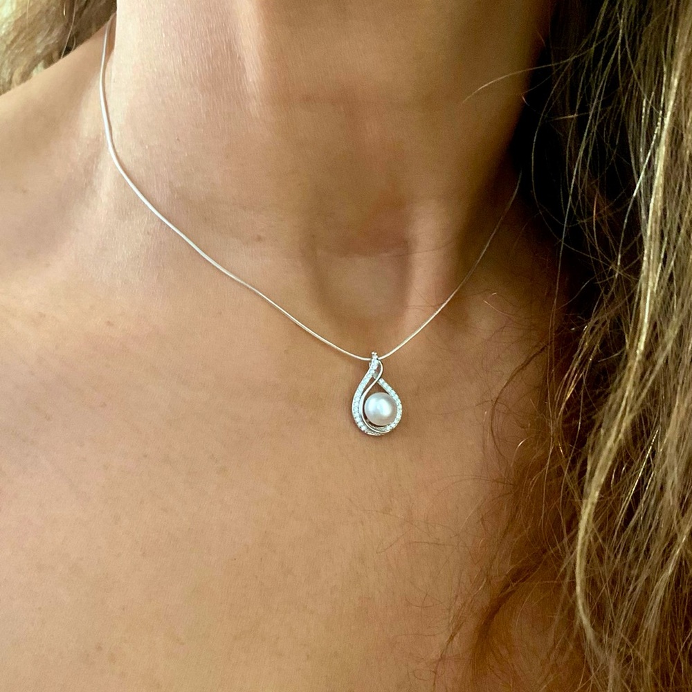 Pearl Pendant Necklace